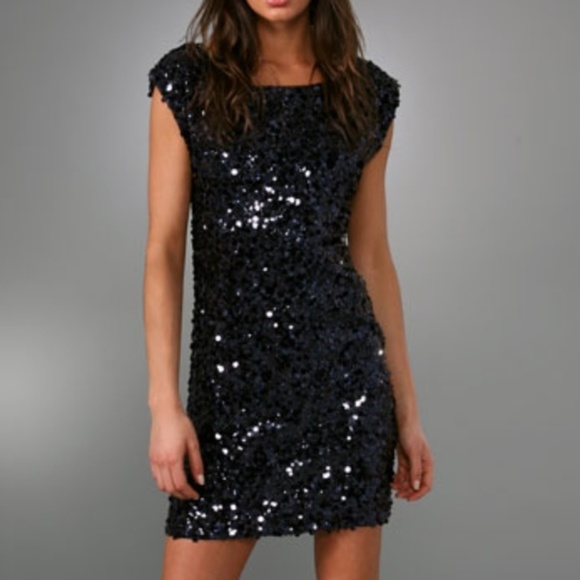 Alice + Olivia Dresses & Skirts - Alice+Olivia Sequin snake skin dress